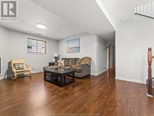 855 Lawndale Avenue, Kingsville, ON - Indoor Photo Showing Living Room