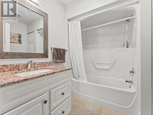 855 Lawndale Avenue, Kingsville, ON - Indoor Photo Showing Bathroom