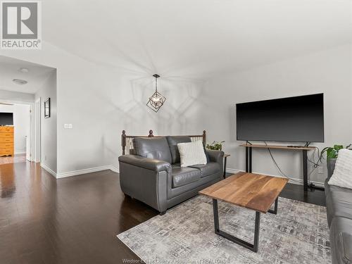 855 Lawndale Avenue, Kingsville, ON - Indoor Photo Showing Living Room