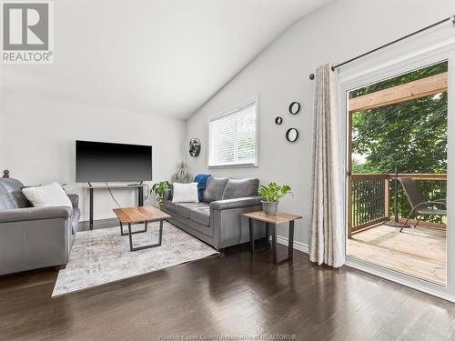 855 Lawndale Avenue, Kingsville, ON - Indoor Photo Showing Living Room