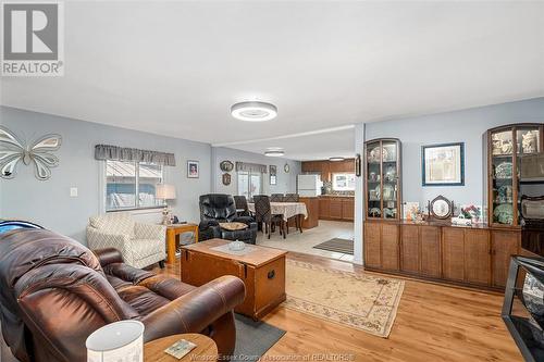 24 Robin Crescent, Lakeshore, ON - Indoor Photo Showing Living Room