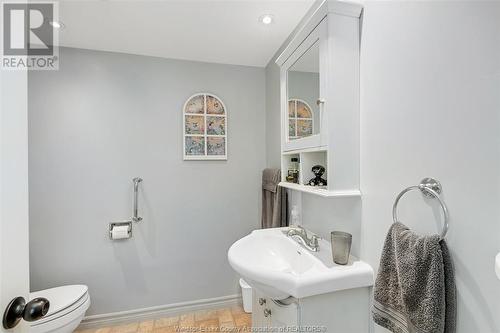 24 Robin Crescent, Lakeshore, ON - Indoor Photo Showing Bathroom