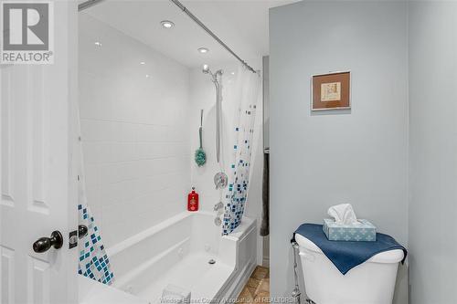 24 Robin Crescent, Lakeshore, ON - Indoor Photo Showing Bathroom