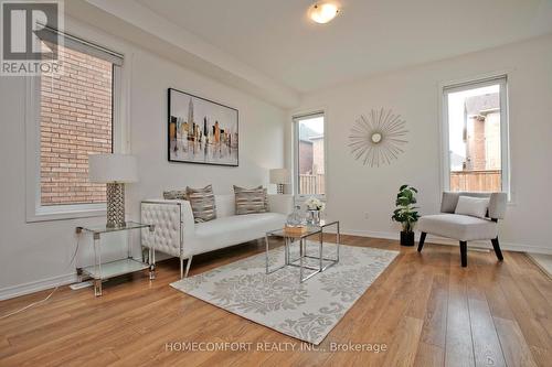 431 Windfields Farm Drive W, Oshawa (Windfields), ON - Indoor Photo Showing Living Room