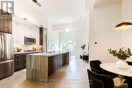 307 - 14 Dewhurst Boulevard, Toronto (Danforth), ON - Indoor Photo Showing Kitchen With Upgraded Kitchen