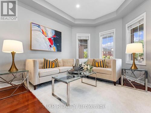 70 Brookhaven Crescent, Markham (Berczy), ON - Indoor Photo Showing Living Room