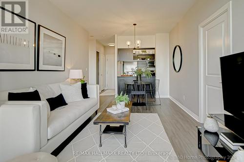 Ph02 - 30 Herons Hill Way, Toronto (Henry Farm), ON - Indoor Photo Showing Living Room