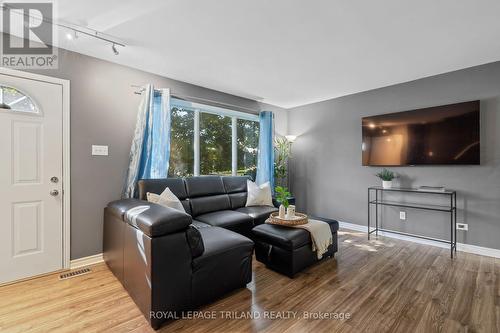 1289 Jalna Boulevard, London, ON - Indoor Photo Showing Living Room