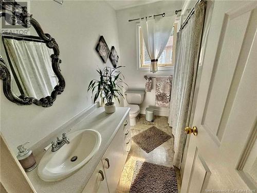 1975 Queen Elizabeth Drive, Bathurst, NB - Indoor Photo Showing Bathroom