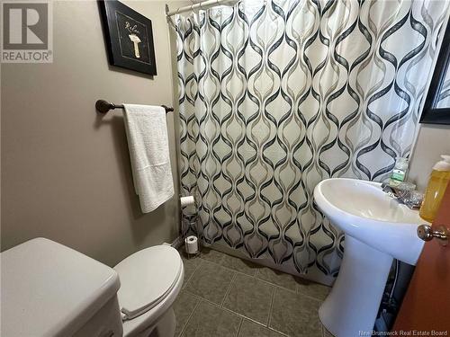 1975 Queen Elizabeth Drive, Bathurst, NB - Indoor Photo Showing Bathroom