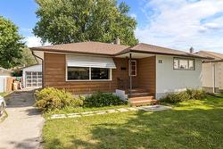 22 Coral Crescent  Winnipeg, MB R2J 1V7