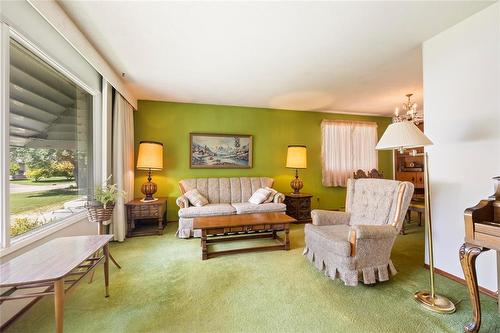 22 Coral Crescent, Winnipeg, MB - Indoor Photo Showing Living Room