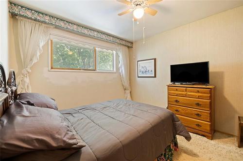 22 Coral Crescent, Winnipeg, MB - Indoor Photo Showing Bedroom