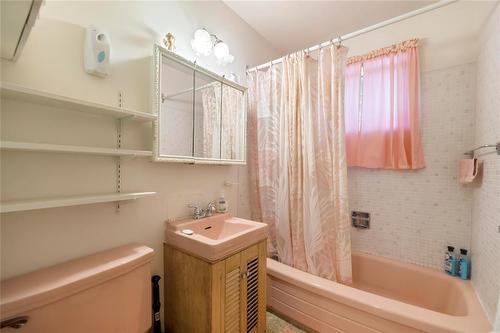 22 Coral Crescent, Winnipeg, MB - Indoor Photo Showing Bathroom