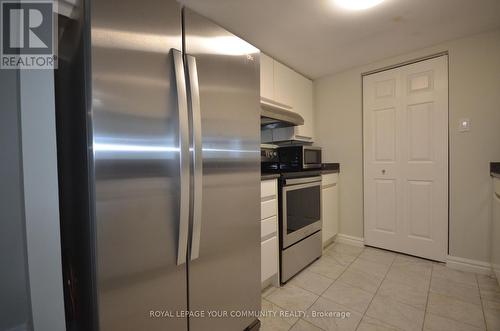 1504 - 33 University Avenue, Toronto (Bay Street Corridor), ON - Indoor Photo Showing Kitchen With Stainless Steel Kitchen