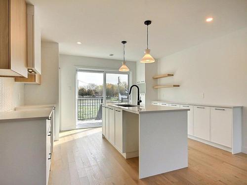 Cuisine - 926 Rue Pierre-Gauthier, Chambly, QC - Indoor Photo Showing Kitchen With Upgraded Kitchen