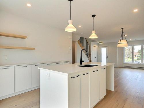 Cuisine - 926 Rue Pierre-Gauthier, Chambly, QC - Indoor Photo Showing Kitchen With Upgraded Kitchen