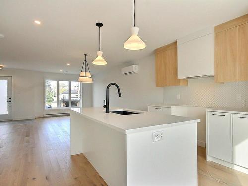 Cuisine - 926 Rue Pierre-Gauthier, Chambly, QC - Indoor Photo Showing Kitchen With Upgraded Kitchen