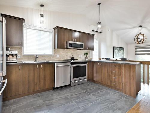 Cuisine - 1Z Rue Des Mélèzes, Saint-Jean-Sur-Richelieu, QC - Indoor Photo Showing Kitchen With Double Sink With Upgraded Kitchen