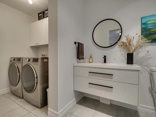 Salle d'eau - 1534 Rue Michel-Blondin, Prévost, QC - Indoor Photo Showing Laundry Room