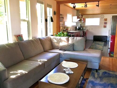 255 Moyie Street, Kimberley, BC - Indoor Photo Showing Living Room