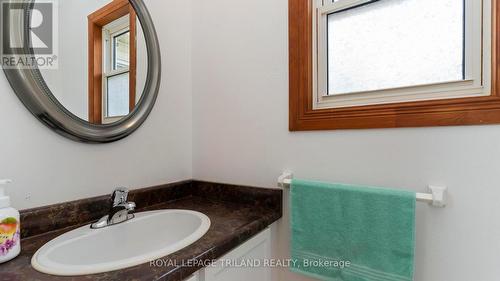 3 - 2 piece bath. - 186 - 700 Osgoode Drive, London, ON - Indoor Photo Showing Bathroom