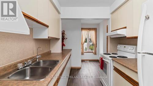 All appliances stay. - 186 - 700 Osgoode Drive, London, ON - Indoor Photo Showing Kitchen With Double Sink