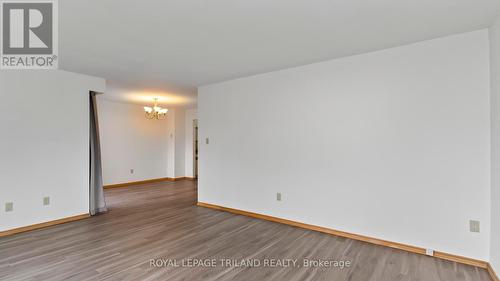 Good flow from Living to dining area. - 186 - 700 Osgoode Drive, London, ON - Indoor Photo Showing Other Room