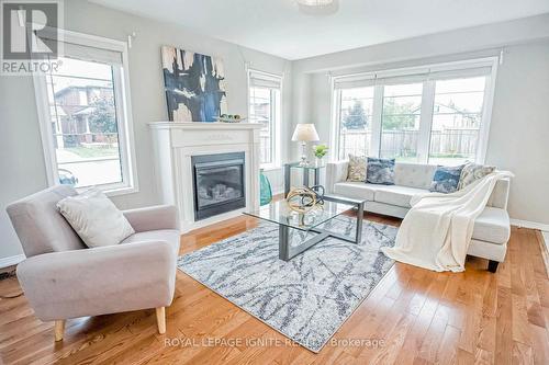 172 Nearna Drive, Oshawa (Windfields), ON - Indoor Photo Showing Living Room With Fireplace