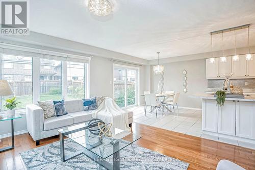 172 Nearna Drive, Oshawa (Windfields), ON - Indoor Photo Showing Living Room