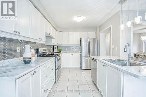 172 Nearna Drive, Oshawa (Windfields), ON - Indoor Photo Showing Kitchen With Double Sink With Upgraded Kitchen