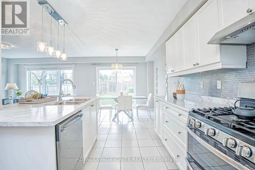 172 Nearna Drive, Oshawa (Windfields), ON - Indoor Photo Showing Kitchen With Double Sink With Upgraded Kitchen