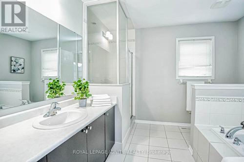 172 Nearna Drive, Oshawa (Windfields), ON - Indoor Photo Showing Bathroom