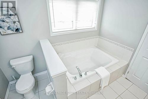 172 Nearna Drive, Oshawa (Windfields), ON - Indoor Photo Showing Bathroom