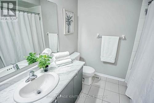 172 Nearna Drive, Oshawa (Windfields), ON - Indoor Photo Showing Bathroom