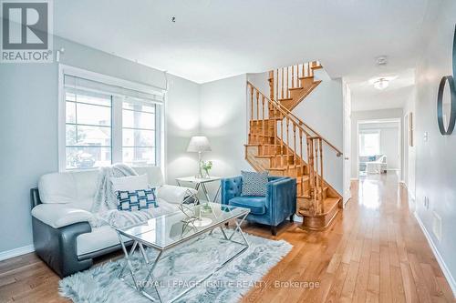 172 Nearna Drive, Oshawa (Windfields), ON - Indoor Photo Showing Living Room