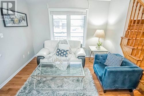 172 Nearna Drive, Oshawa (Windfields), ON - Indoor Photo Showing Living Room