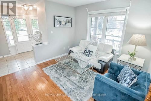 172 Nearna Drive, Oshawa (Windfields), ON - Indoor Photo Showing Living Room