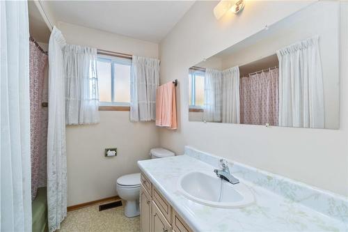 178 San Remo Drive, Hamilton, ON - Indoor Photo Showing Bathroom