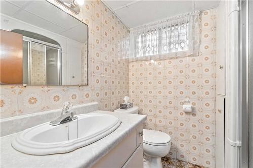 178 San Remo Drive, Hamilton, ON - Indoor Photo Showing Bathroom