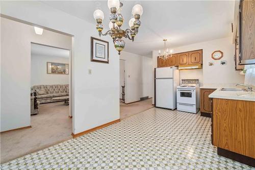 178 San Remo Drive, Hamilton, ON - Indoor Photo Showing Kitchen