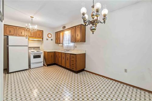 178 San Remo Drive, Hamilton, ON - Indoor Photo Showing Kitchen