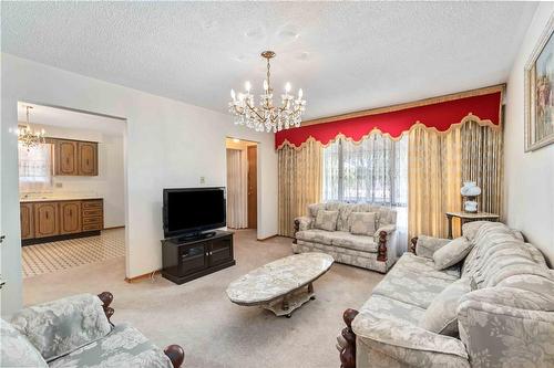 178 San Remo Drive, Hamilton, ON - Indoor Photo Showing Living Room