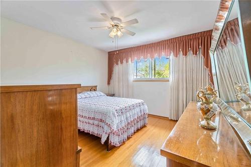 178 San Remo Drive, Hamilton, ON - Indoor Photo Showing Bedroom