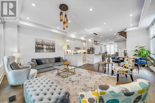 36 Portage Avenue, Richmond Hill, ON - Indoor Photo Showing Living Room