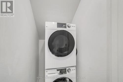 36 Portage Avenue, Richmond Hill, ON - Indoor Photo Showing Laundry Room