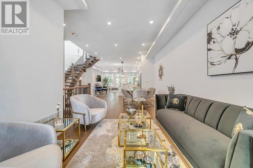 36 Portage Avenue, Richmond Hill, ON - Indoor Photo Showing Living Room