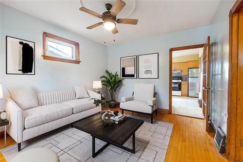 964 Redwood Avenue, Winnipeg, MB - Indoor Photo Showing Living Room