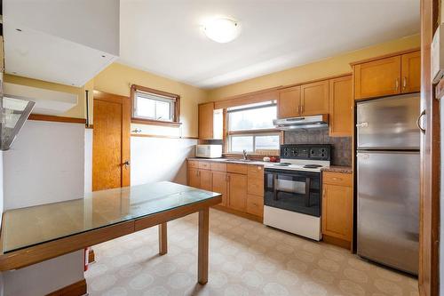 964 Redwood Avenue, Winnipeg, MB - Indoor Photo Showing Kitchen