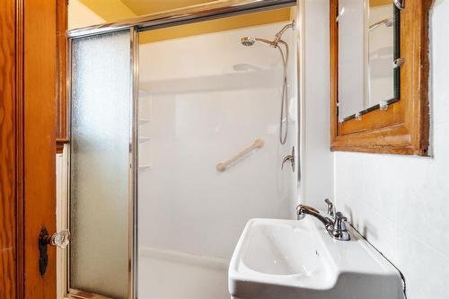 964 Redwood Avenue, Winnipeg, MB - Indoor Photo Showing Bathroom